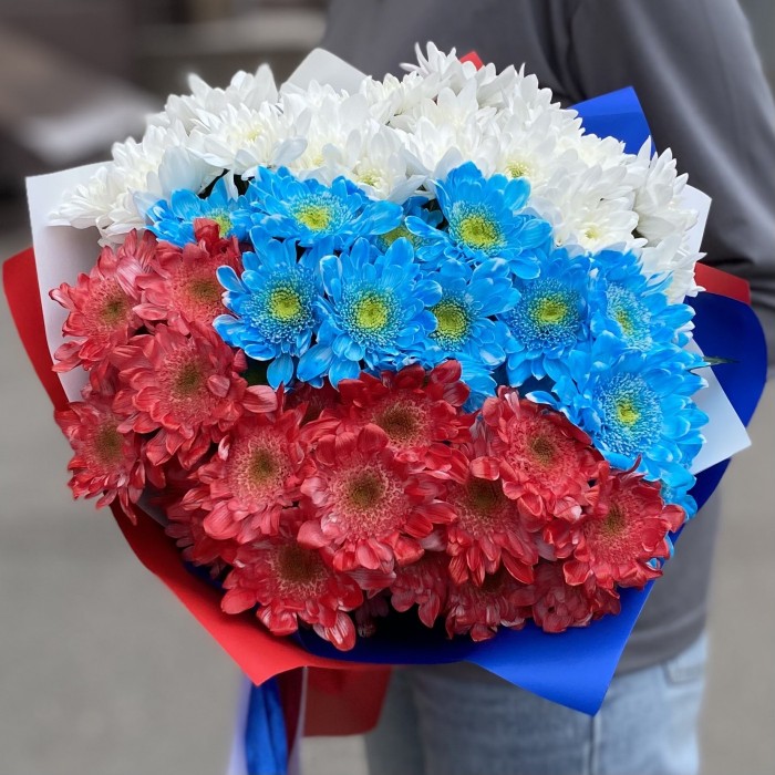 15 хризантем в букете Флаг России